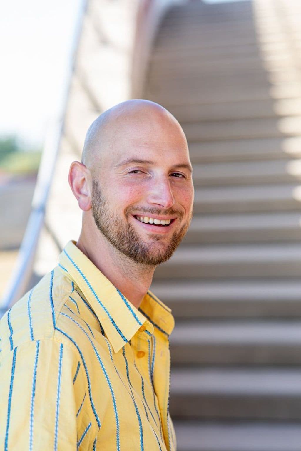 3_DSC07110_portretfoto lachend zijkant.jpg