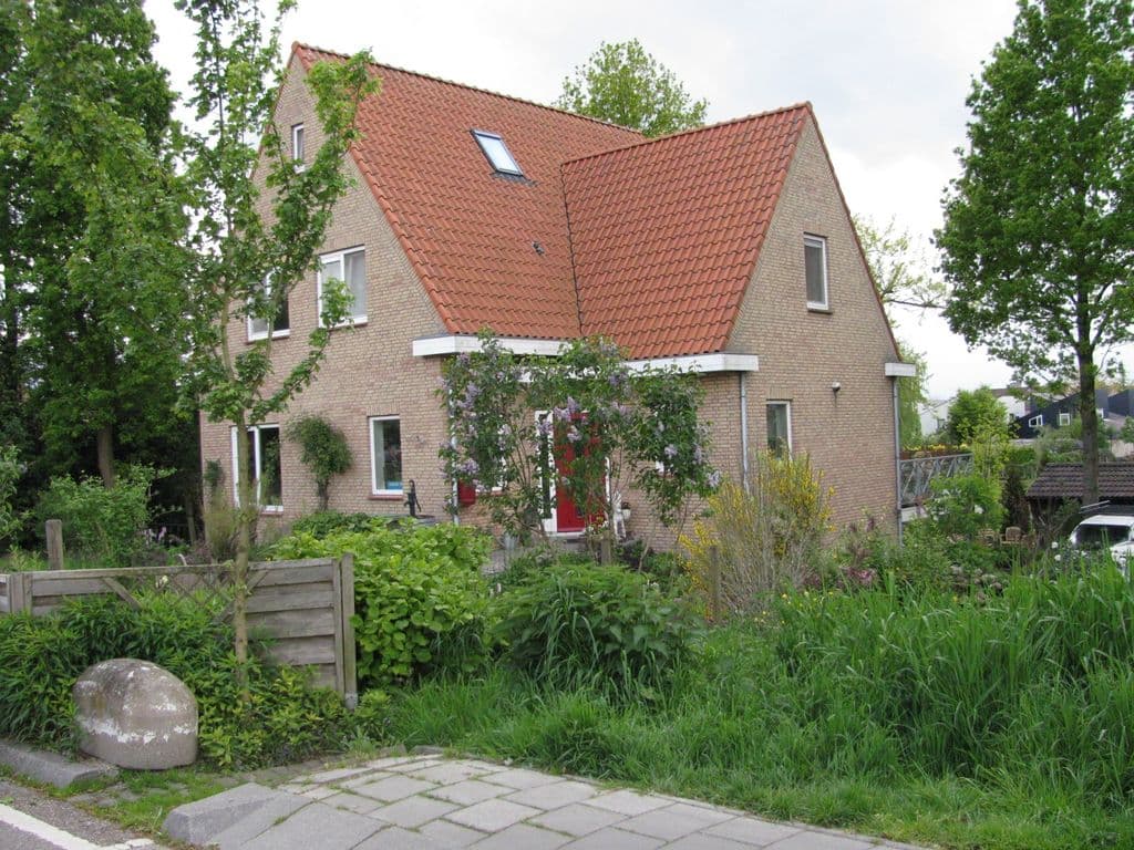 plaatsen zonnepnelen met Simon.JPG